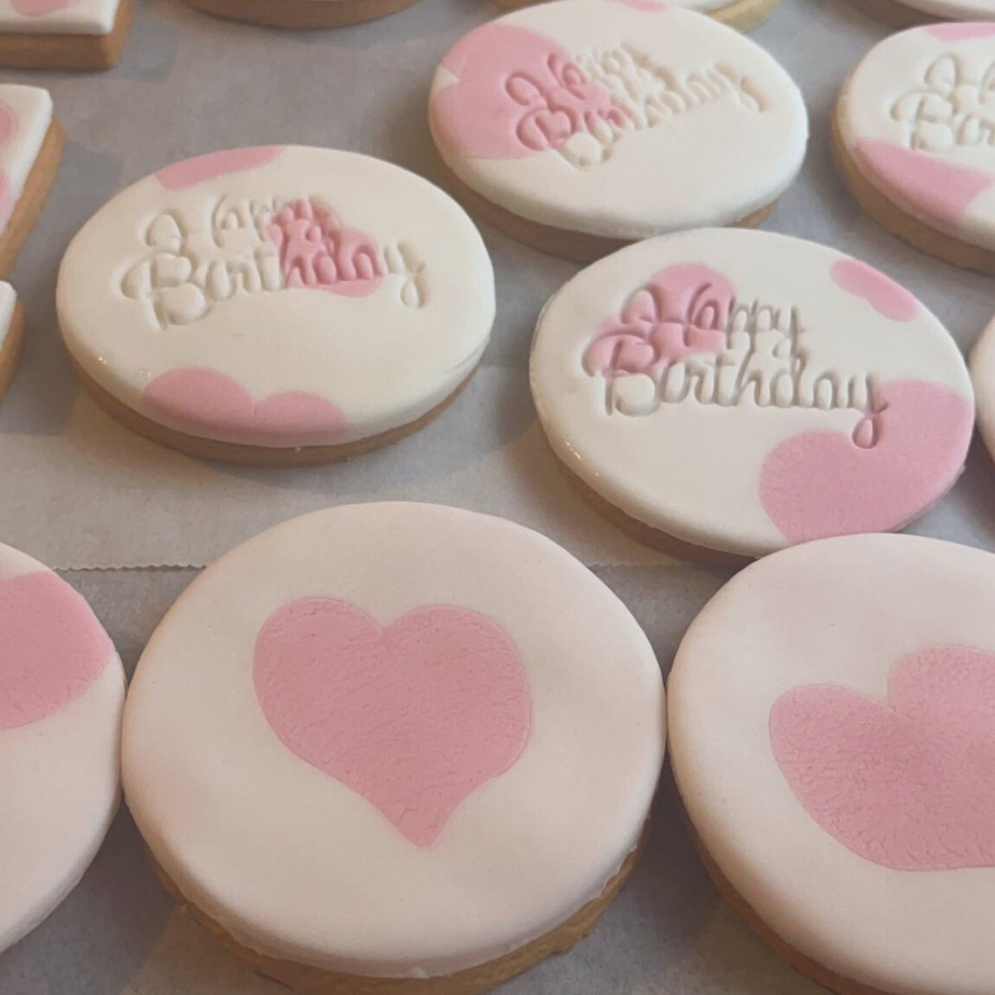 Biscuits personnalisés, biscuits mariage, biscuits baptême, biscuits anniversaire, cadeaux invités, cadeaux personnalisés, sablés personnalisés, mariage, baptême, cadeau maitresse, cadeau saint valentin, cadeau st valentin, biscuits saint valentin, Biscuits, cadeaux invités, cadeau personnalisé, biscuits artisanaux, biscuits personnalisés, cadeau original, cadeau mariage, baby shower, anniversaire, cadeau, baptême, remerciement